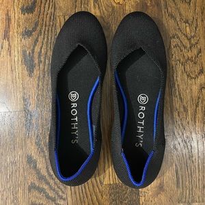 Black Rothy’s Rounded Toe Size 8.